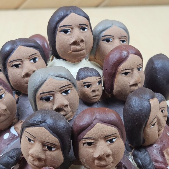 VTG Handcrafted Peruvian Red Clay Folk Art Circle Sculpture 13 Women 5 Babies Mo - Picture 10 of 13